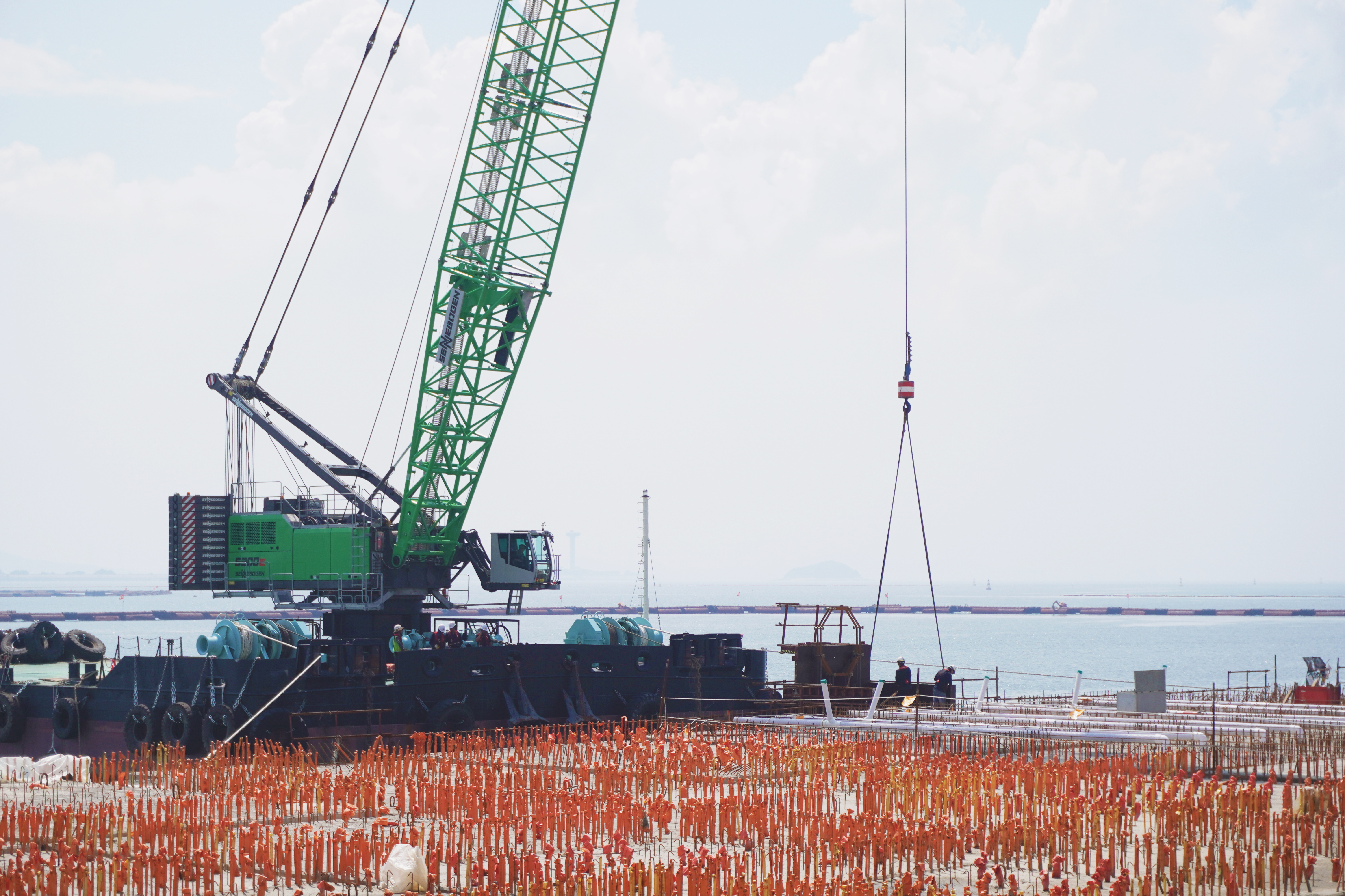 Offshore crane supports port construction at Incheon New Port
