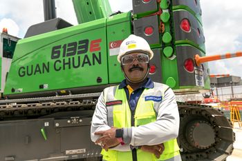 SENNEBOGEN_telescopic_crawler_crane_operator