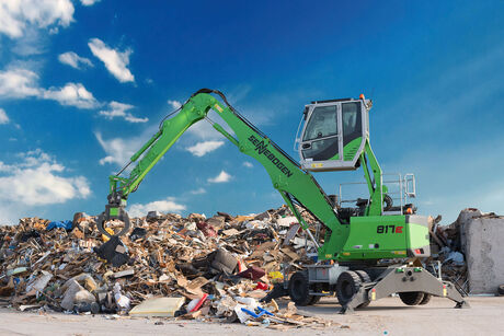 17 t Umschlagmaschine Umschlagbagger Sortierbagger SENNEBOGEN 817 E Recycling Abfallwirtschaft Mülldeponie Sortiergreifer