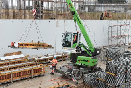 Teleskopkran Telekran Raupentelekran SENNEBOGEN 613 E Raupe Hochbau Tiefbau Baustelle Bautellenkran