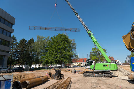 Teleskopkran Telekran Raupentelekran SENNEBOGEN 653 E Raupe Hochbau Tiefbau Baustelle Baustellenkran