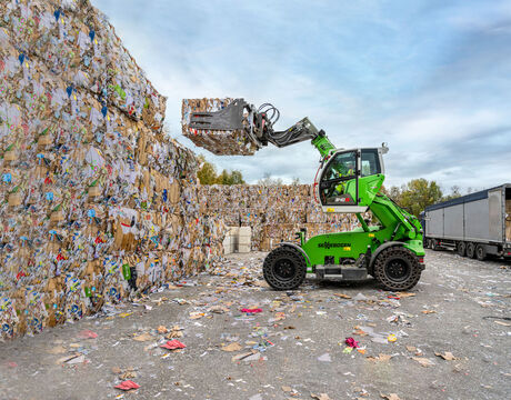 Teleskoplader Telehandler SENNEBOGEN 3.40 G mit Ballenklammer im Recycling Abfallwirtschaft