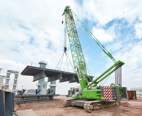 180 t 200 t Raupenkran Gittermastkran SENNEBOGEN 5500 Hebearbeiten Brückenmontage Baustelle Baustellenkran