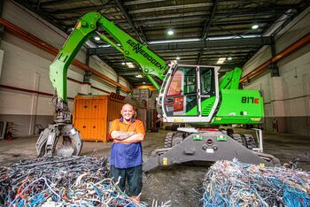 SENNEBOGEN 817 Umschlagmaschine im Kupferrecycling bei Select Metals, Singapur