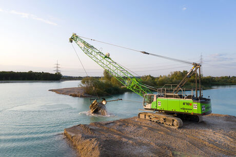 SENNEBOGEN Seilbagger 670 mit Schleppschaufel bei der Kiesgewinnung