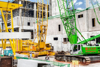 lattice crawler crane SENNEBOGEN 5500 E construction site lifting